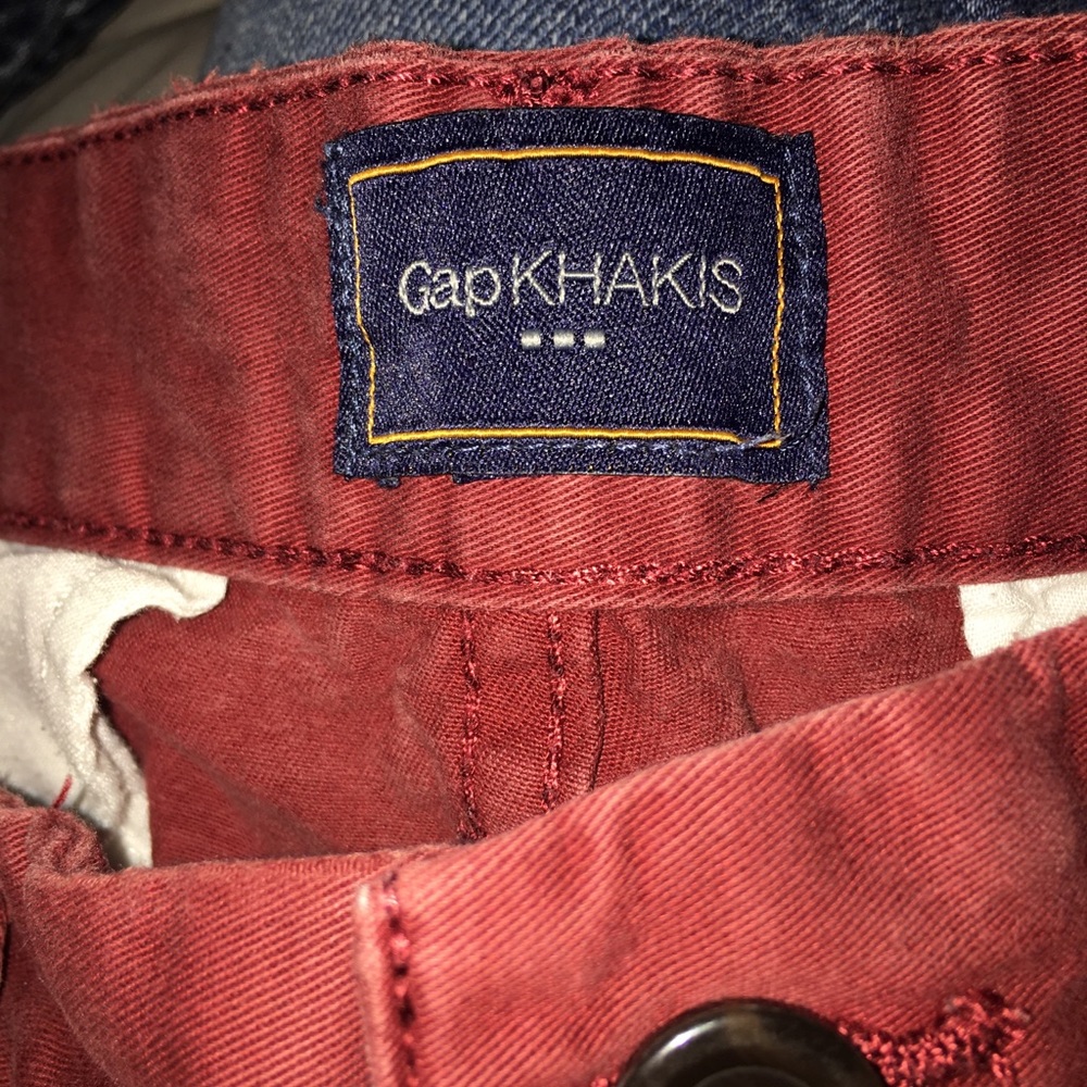 GAP KHAKI SHORTS 32
